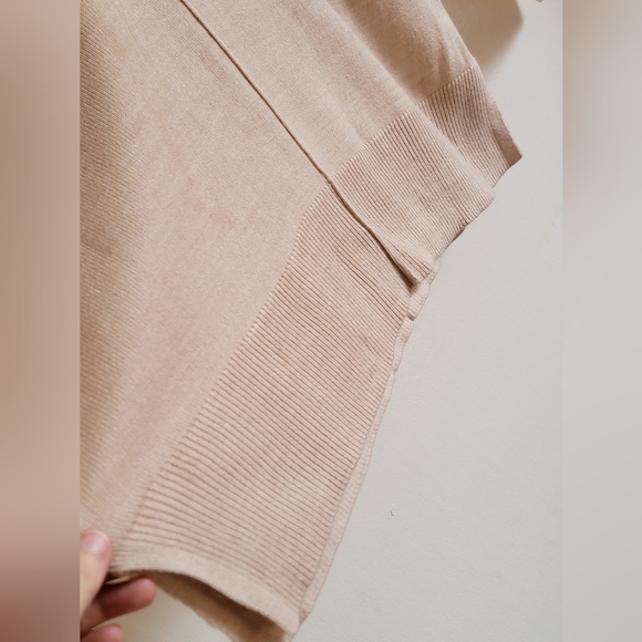 Women's Sz M Worthington Beige V-Neck Sweater NWT Oversized And Soft - Picture 8 of 10